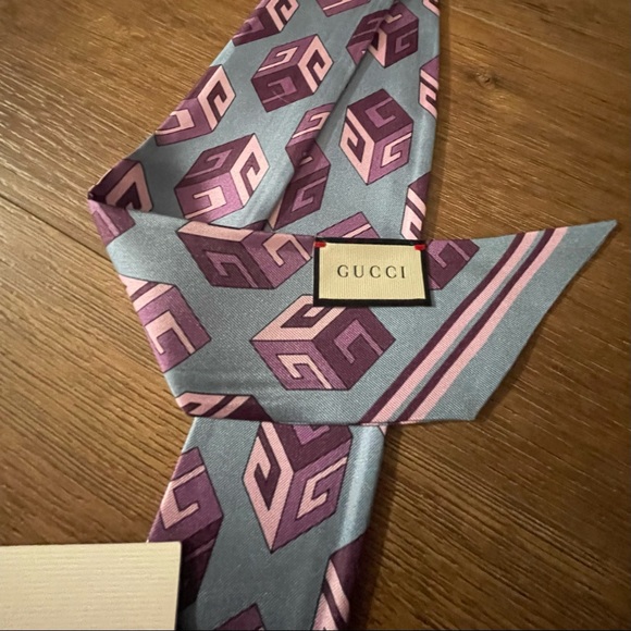 GUCCI-AUTHENTIC (NWT) Geometric Pattern Silk Twilly Scarf - Picture 8 of 9